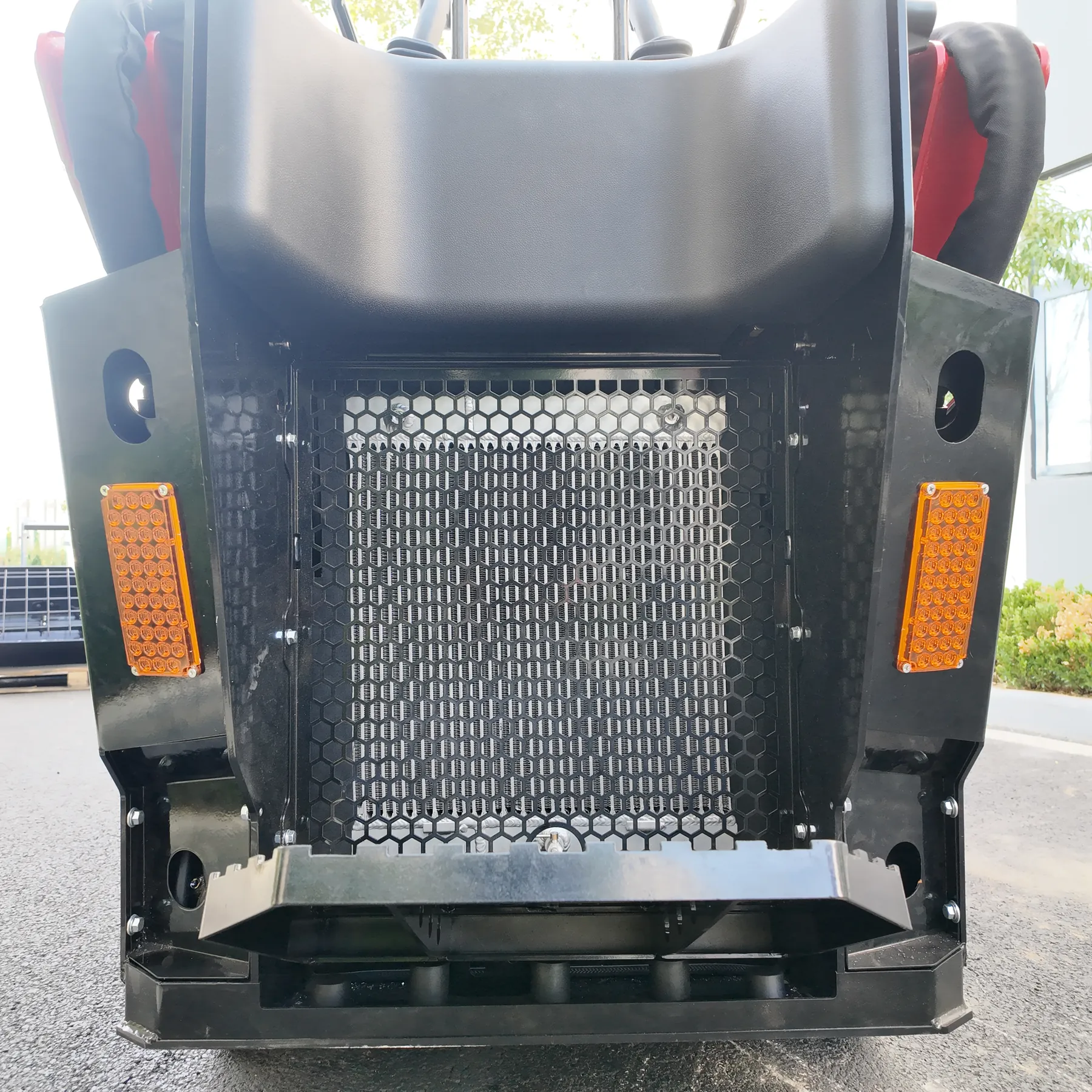 BL-T1000-H rear grille and lights