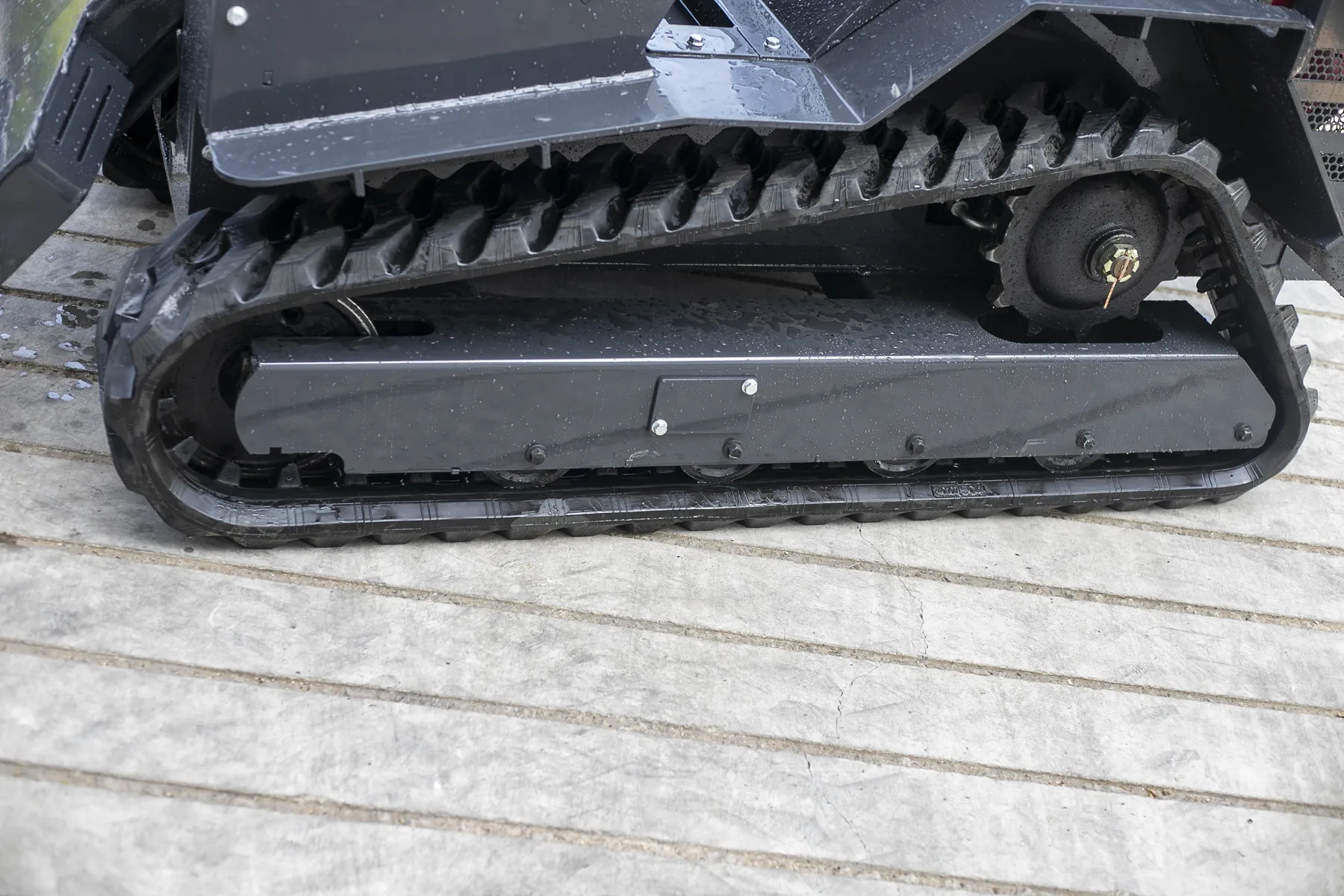 BL-T390-C rubber track