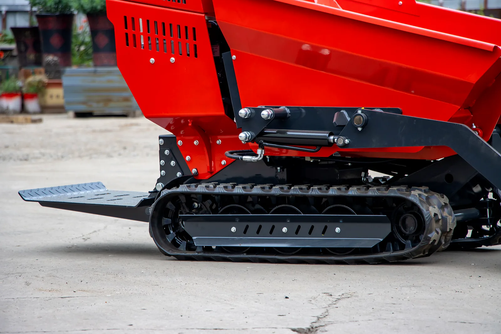BL-T500-HD rubber track and standing platform, side view