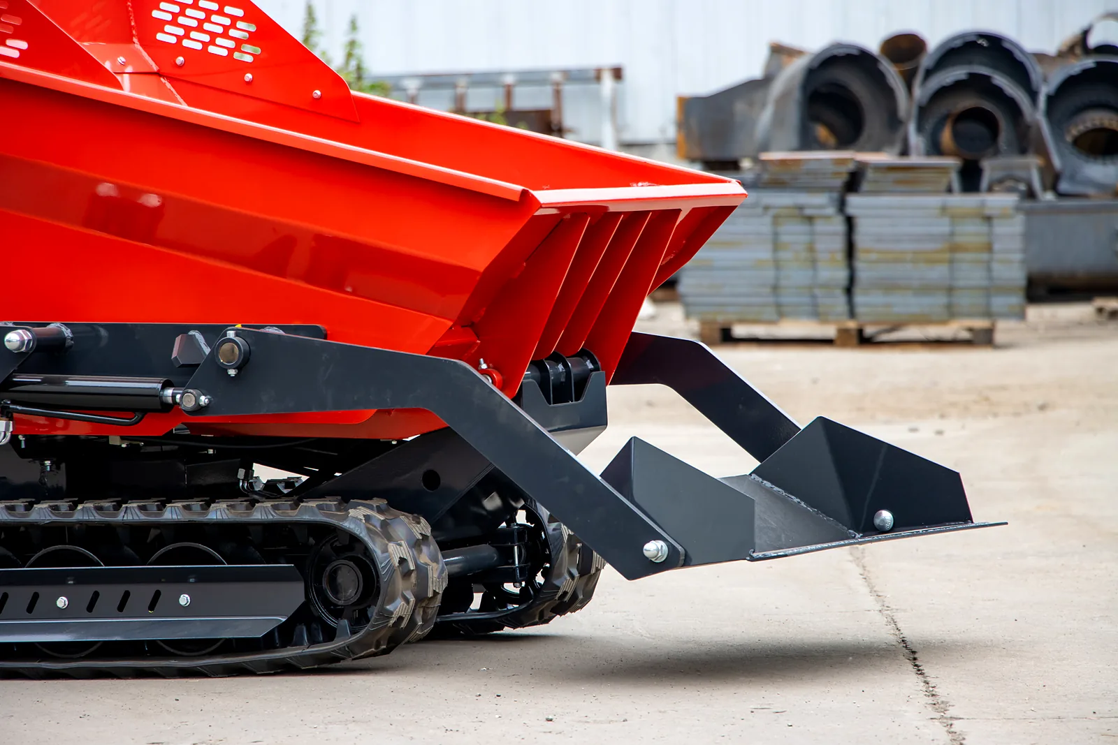 BL-T500-HD lift arms and shovel plate, side view