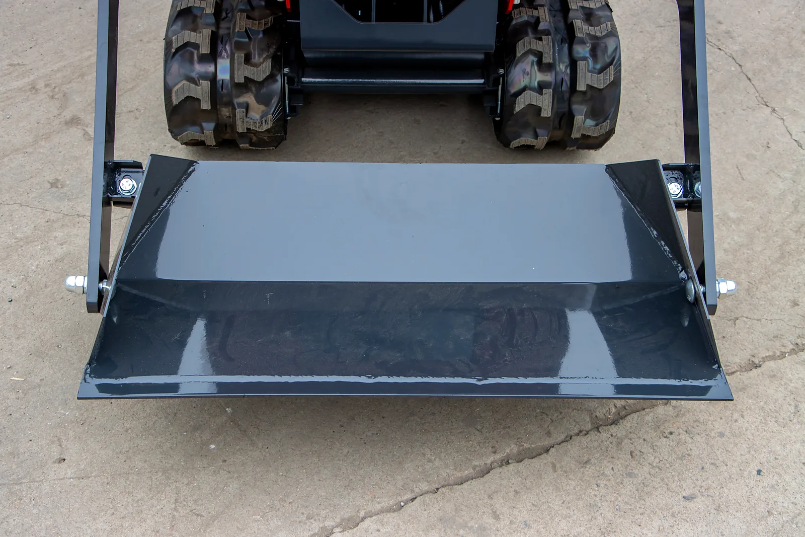 BL-T500-HD front shovel plate, seen from the front